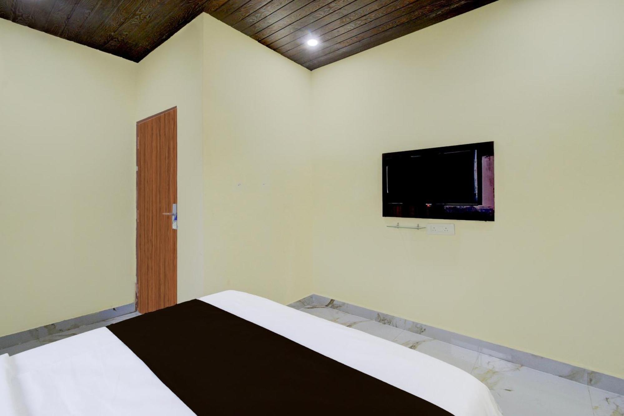 Hotel Super Collection O Srisailam Highway à Shamshabad Extérieur photo