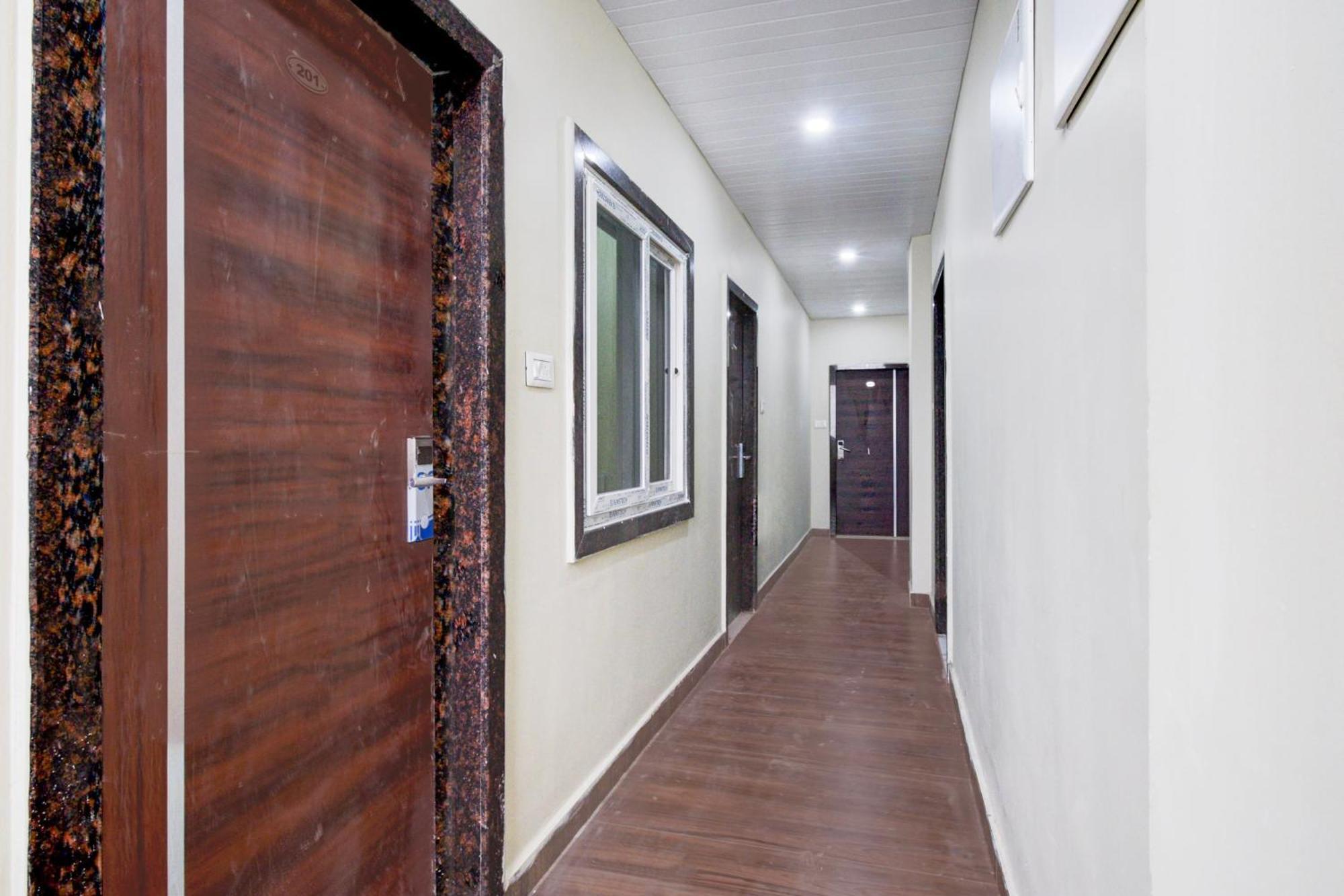 Hotel Super Collection O Srisailam Highway à Shamshabad Extérieur photo